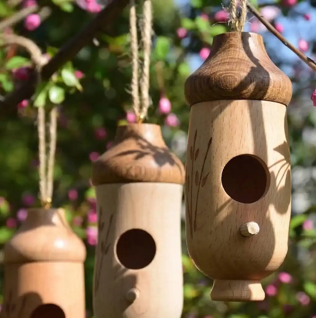 Hatmeo outdoor hummingbird shelter