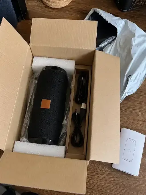 Speaker Unboxing Image