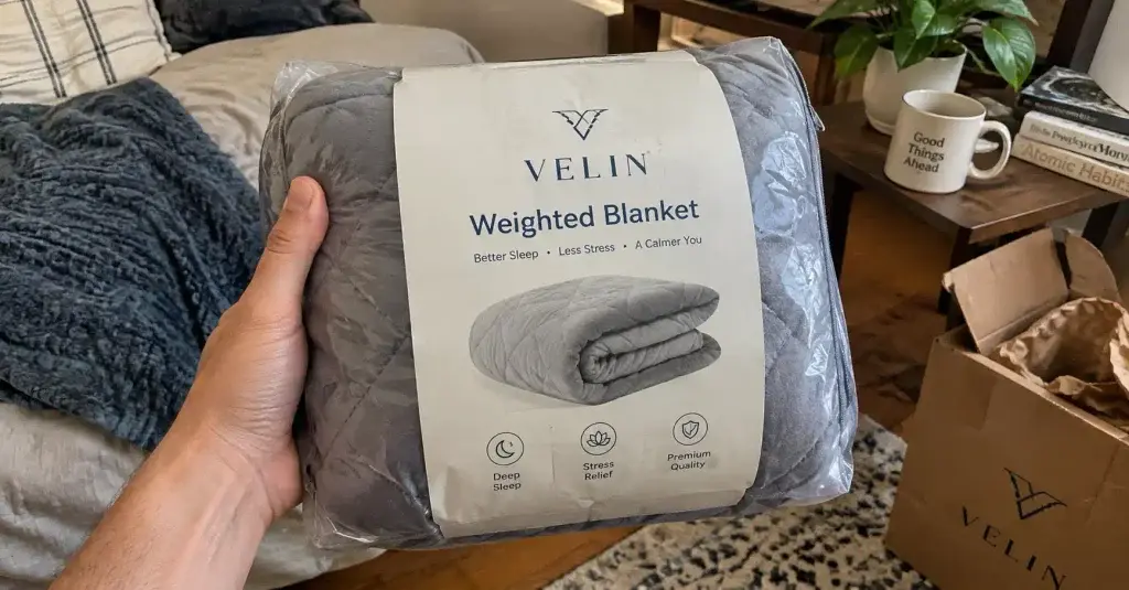 velin weighted blanket in hand